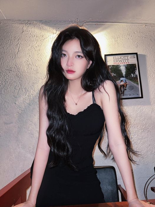 Sở hữu nhan sắc xinh đẹp, cô nàng bỗng nổi lên sau khi xuất hiện tại một đêm nhạc điện tử EDM.