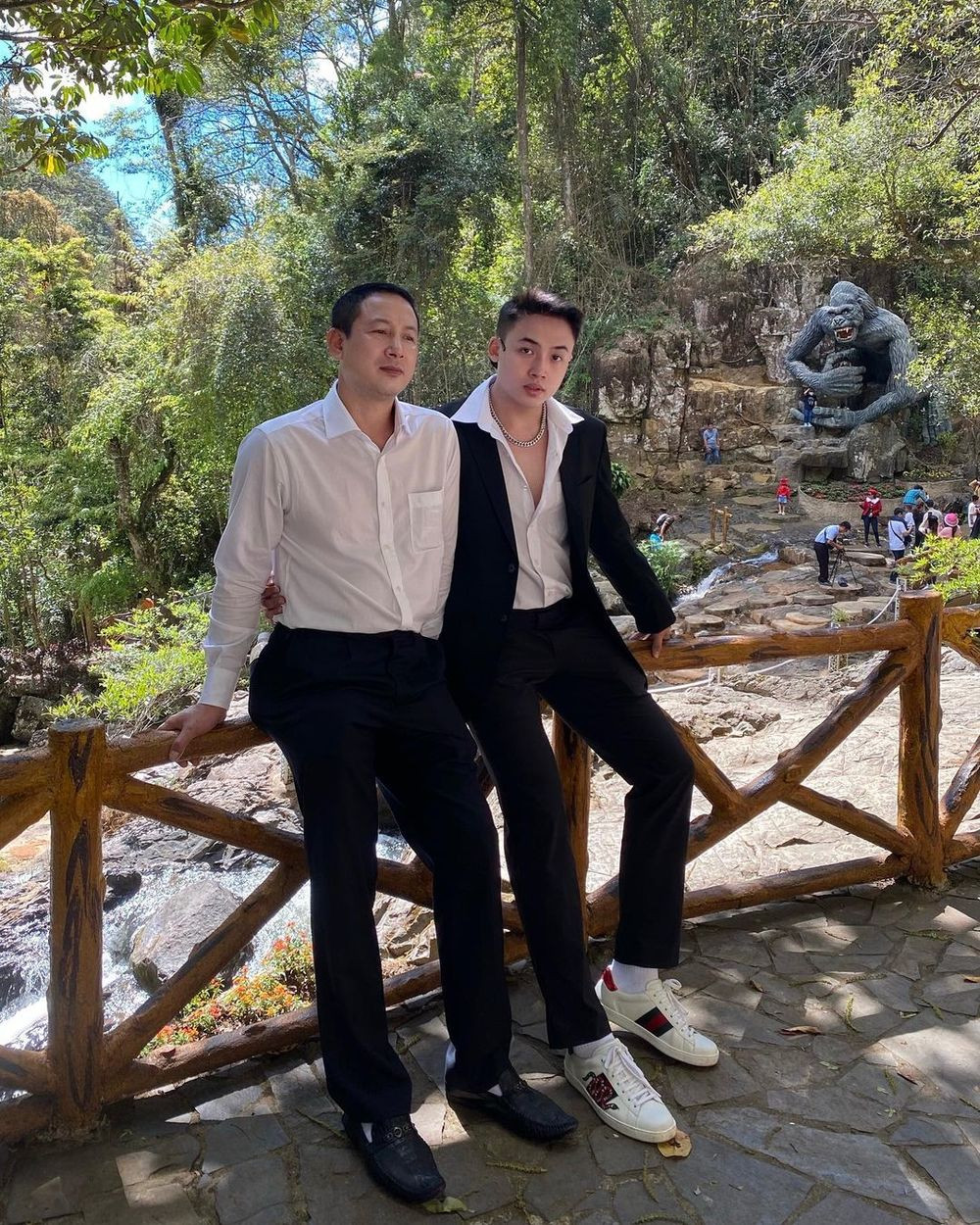 Mối quan hệ của hai anh em Xoài Non khá tốt mặc dù cả hai thường xuyên sống xa nhau.