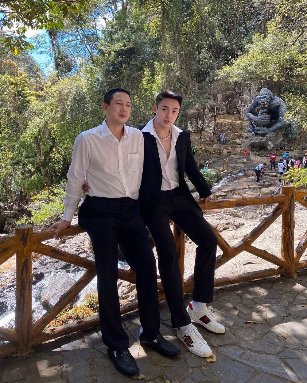 Mối quan hệ của hai anh em Xoài Non khá tốt mặc dù cả hai thường xuyên sống xa nhau.