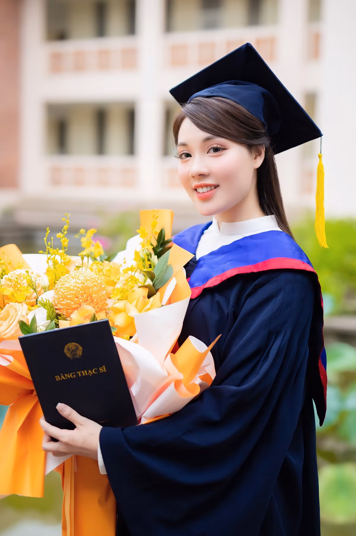 Nhan sắc của nữ giảng viên xinh đẹp lập tức gây chú ý, nhiều netizen nhanh chóng nhận ra gương mặt của Âu Hà My khác lạ hơn trước.