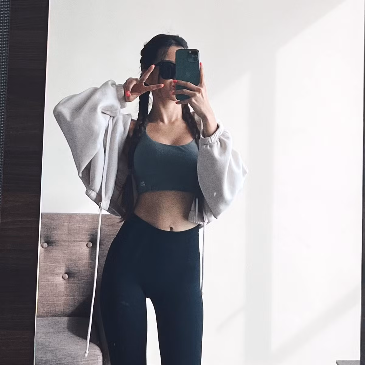 Ở phần bình luận bài đăng, rất nhiều người bày tỏ xuýt xoa trước vòng 1 nảy nở cùng vòng 2 không chút mỡ thừa của nàng WAG xinh đẹp.