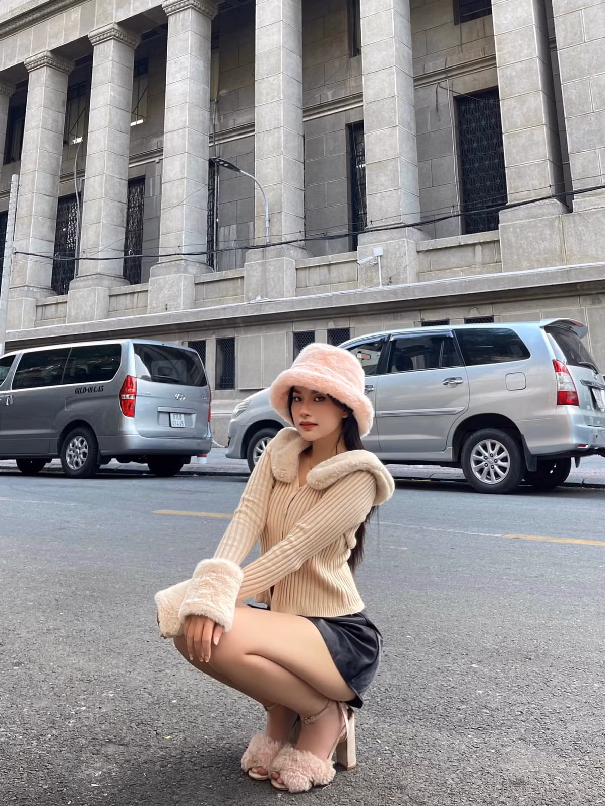 Được bạn bè khen ngợi và ủng hộ, Mẫn Nhi quyết định khởi nghiệp với đồ jean và dịch vụ sáng tạo đồ jean, thu hút rất nhiều sự quan tâm từ giới trẻ.