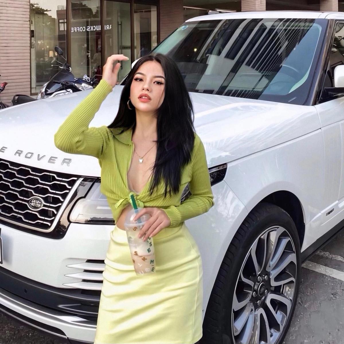 Cô nàng được nhiều cư dân mạng khen biểu cảm tốt, gương mặt đẹp tự nhiên, không "góc chết". Ảnh: FBNV