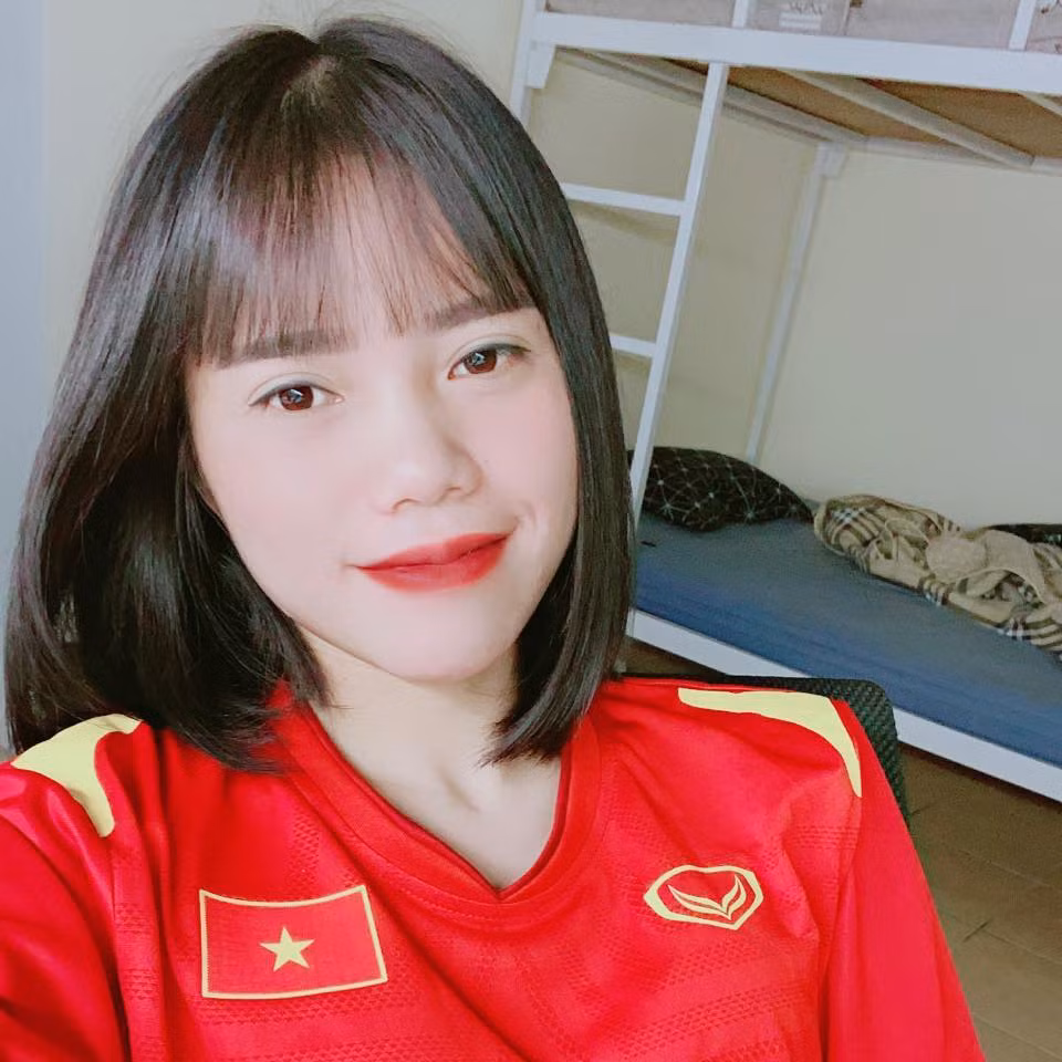 Phạm Hoàng Quỳnh là một trong những tiền vệ có lối chơi chắc chắn ở tuyển nữ quốc gia Việt Nam.