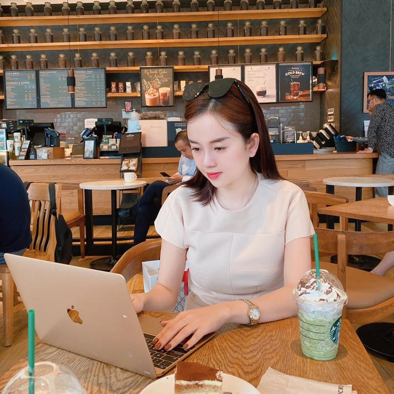 Dù không cho bố gặp con nhưng Ly Kute vẫn thường xuyên đăng ảnh con lên mạng xã hội.