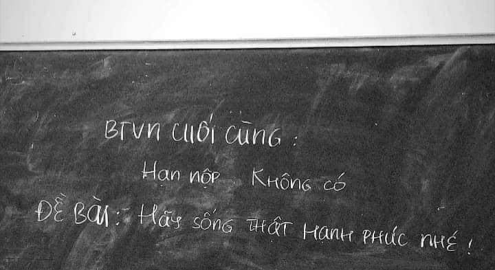 Một số người khác còn gửi lời nhắn nhủ đến các bạn học sinh cuối cấp rằng hãy luôn trân trọng quãng thời gian đẹp đẽ dưới mái trường cấp 3.