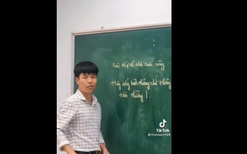 Cứ mỗi mùa thi tốt nghiệp THPT đến, những cô cậu học trò cuối cấp lại xao xuyến, bồi hồi với những bài tập về nhà không có thời gian nộp mà thầy cô giáo giao cho.