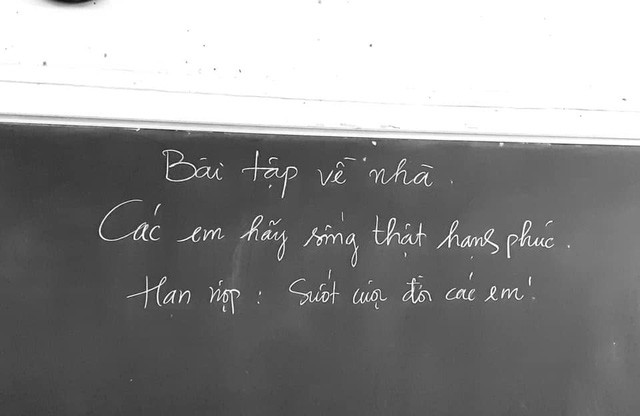 Trong suốt những năm tháng học tập, có lẽ đây là bài tập về nhà đặc biệt và ý nghĩa nhất đối với các em học sinh cuối cấp. Một bài tập không có thời gian nộp, không có công thức áp dụng mà chính mỗi học trò sẽ tự mình tìm ra lời giải khi đặt chân vào trường đời.