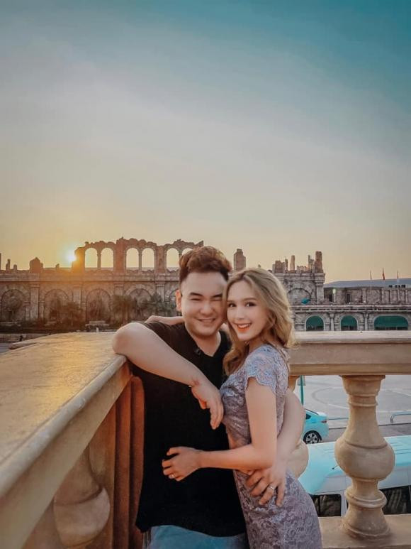 Chứng kiến tình cảm mặn nồng của cặp đôi này, nhiều người bày tỏ vô cùng ngưỡng mộ. Ảnh: Tổng hợp