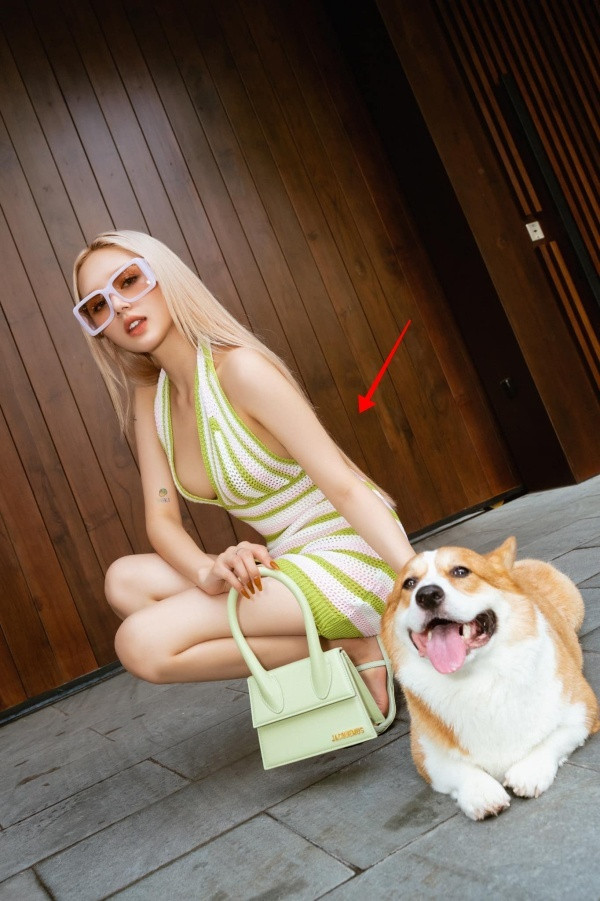 Tuy nhiên mới đây, sau nhiều lần "dìm hàng" vợ, nam streamer giàu nhất Việt Nam tự hào khoe khung hình xinh đẹp của bà xã với công chúng.