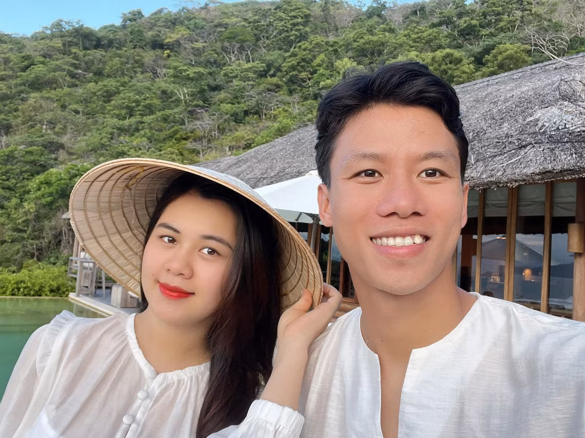 Không chỉ được biết đến nhờ sự giỏi giang và bản lĩnh trên sân cỏ, Quế Ngọc Hải còn khiến các fan đổ ầm ầm vì là người cực kì yêu chiều vợ con.