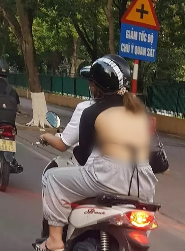 Tuy nhiên, nếu rơi vào trường hợp để lộ nội y thiếu tinh tế như thế này thì không nên.