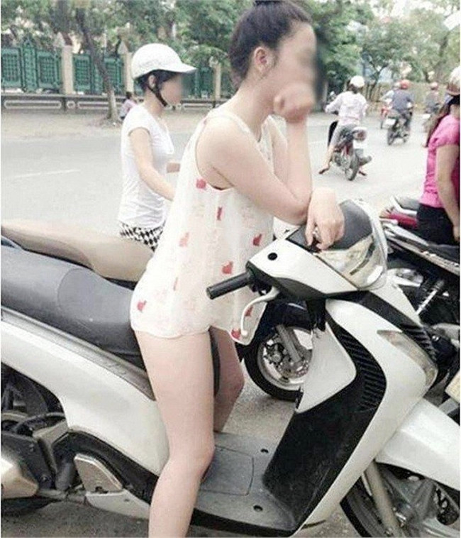 Những kiểu ăn mặc hớ hênh như bộ đồ ngủ được mang từ nhà ra phố cũng không phải trường hợp khó gặp.