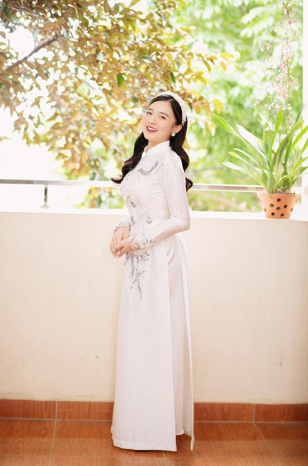 Sau hôn nhân, nữ MC xinh đẹp này nhận được sự quan tâm của công chúng, đặc biệt cuộc sống đáng ngưỡng mộ của cô càng làm fans thêm tò mò.