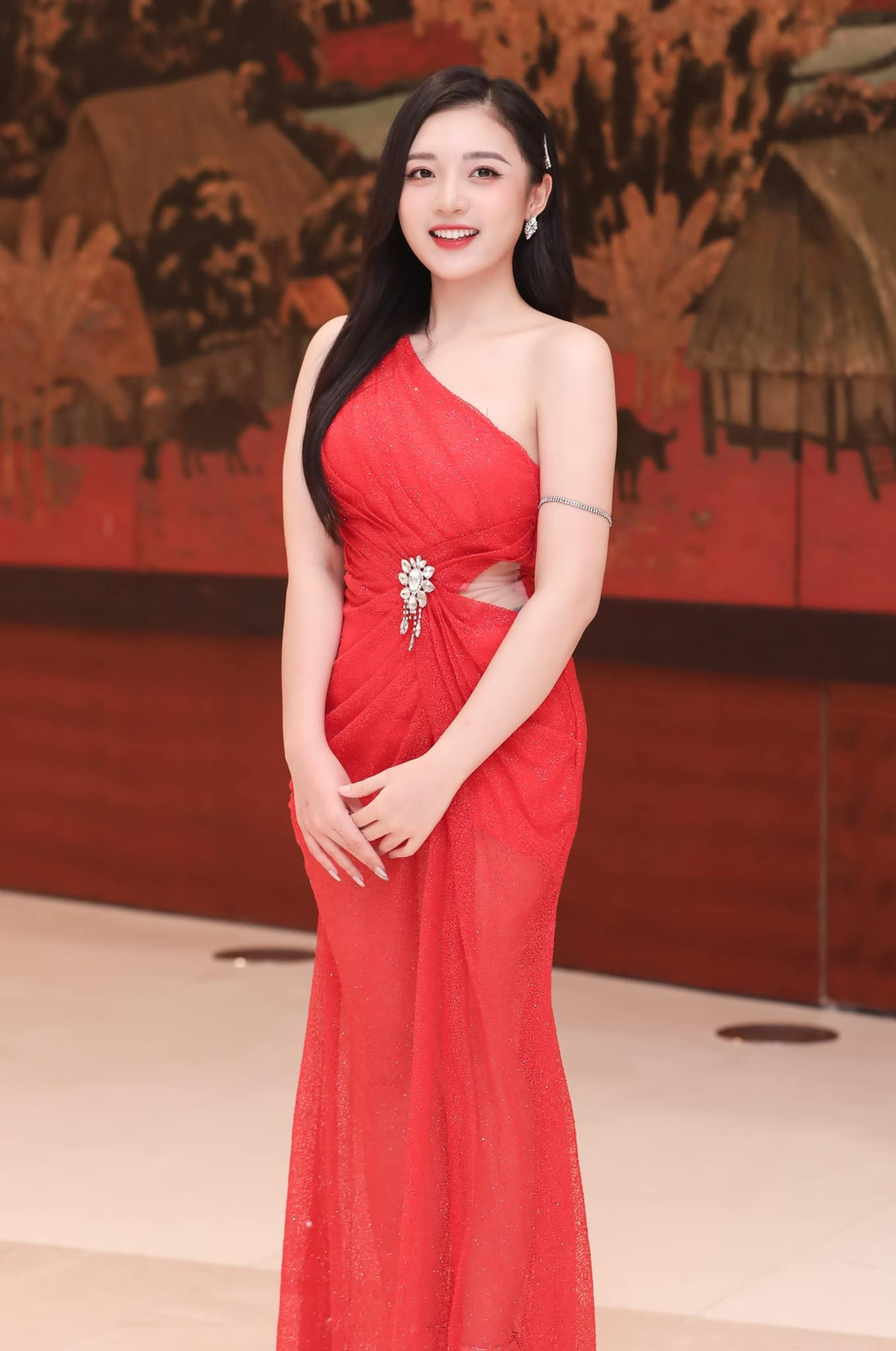 Tuy nhiên, Phương Thảo có hình thể cân đối cùng diện mạo xinh đẹp. Bản thân cô cũng luôn vui vẻ và yêu sự nhỏ bé đặc biệt của mình.