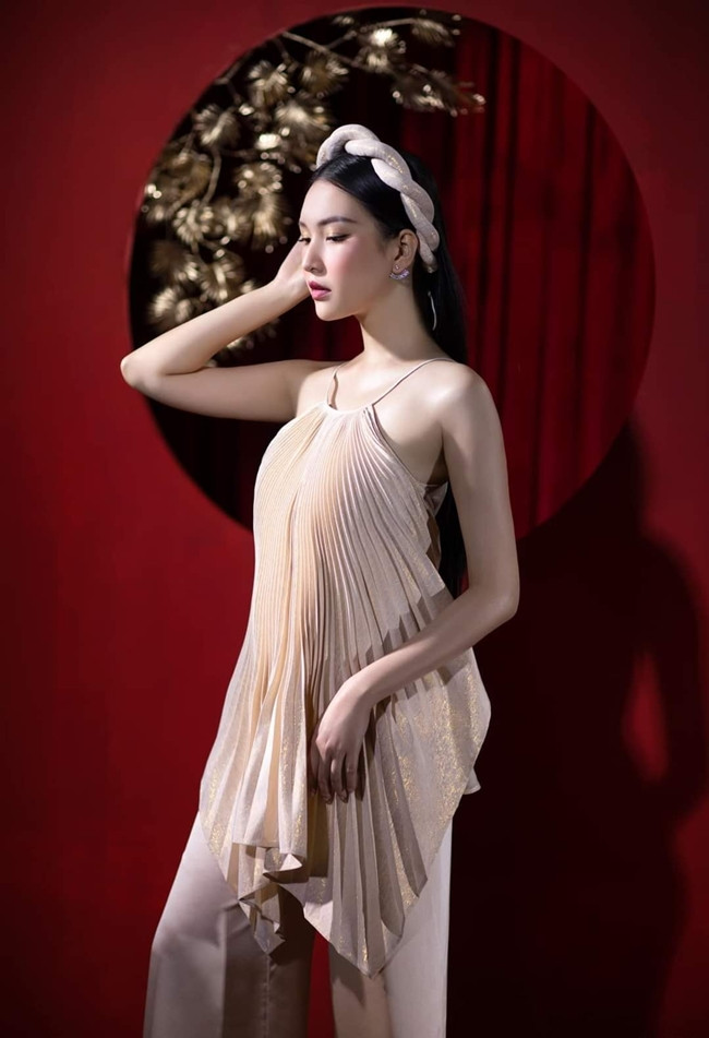 Lê Trần Ngọc Trân sinh năm 1995 cũng là người đẹp Huế được biết đến thông qua cuộc thi Hoa hậu Việt Nam 2016.