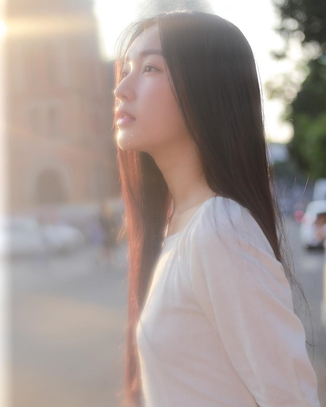 Gương mặt đẹp và vóc dáng chuẩn khiến cô nàng trở nên cuốn hút trong mỗi khung hình. Ảnh: FBNV