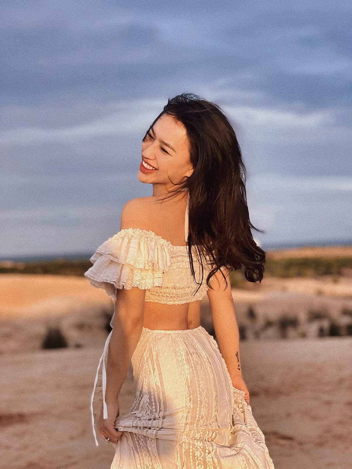 Ái nấy đều phải xuýt xoa trước nhan sắc của cô gái này.