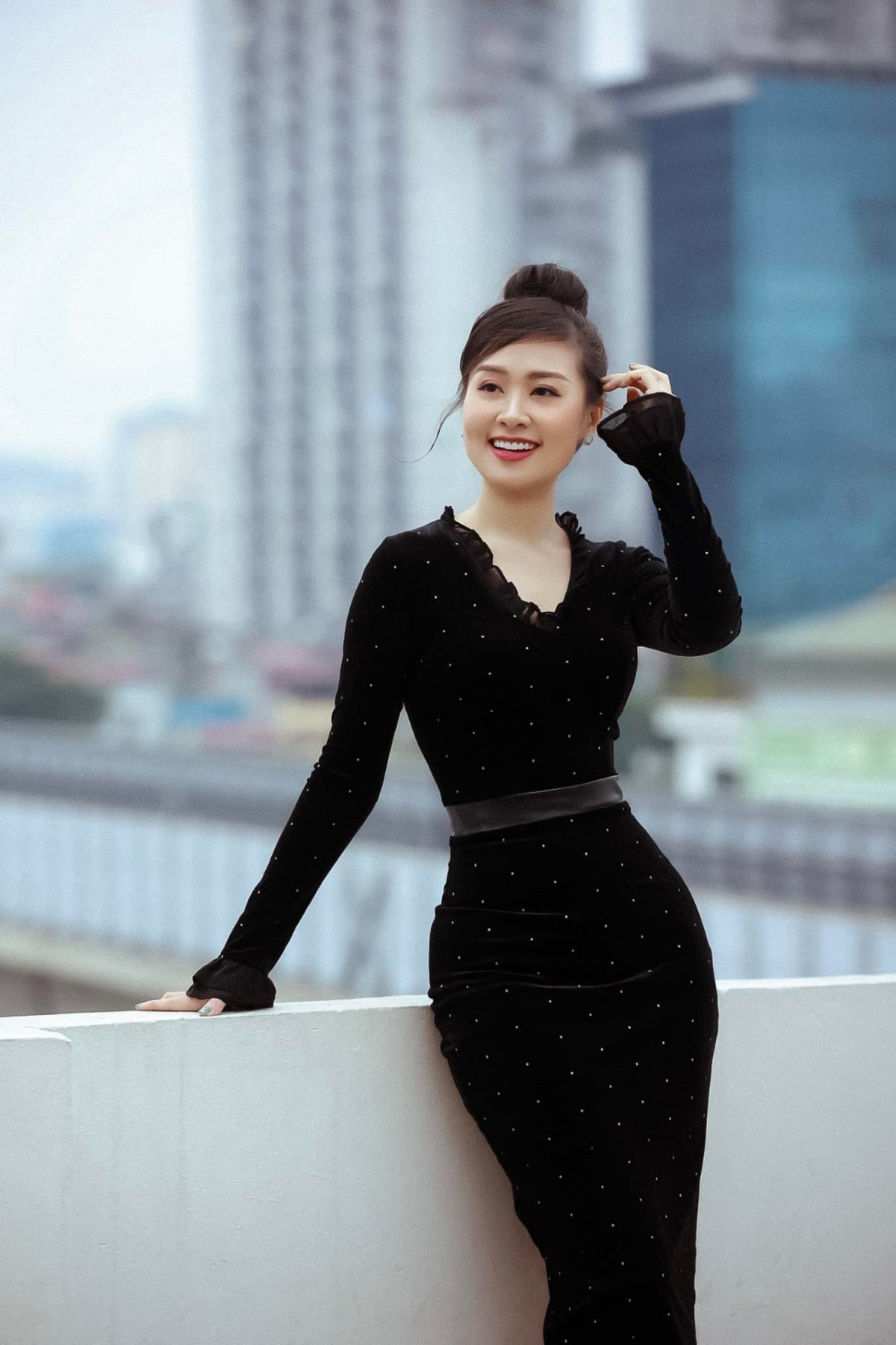 Dù đã là mẹ của 2 nhóc tì, Hà Phương vẫn khiến nhiều người ganh tỵ bởi vòng eo con kiến và thần sắc rạng rỡ của mình. Ảnh: FBNV