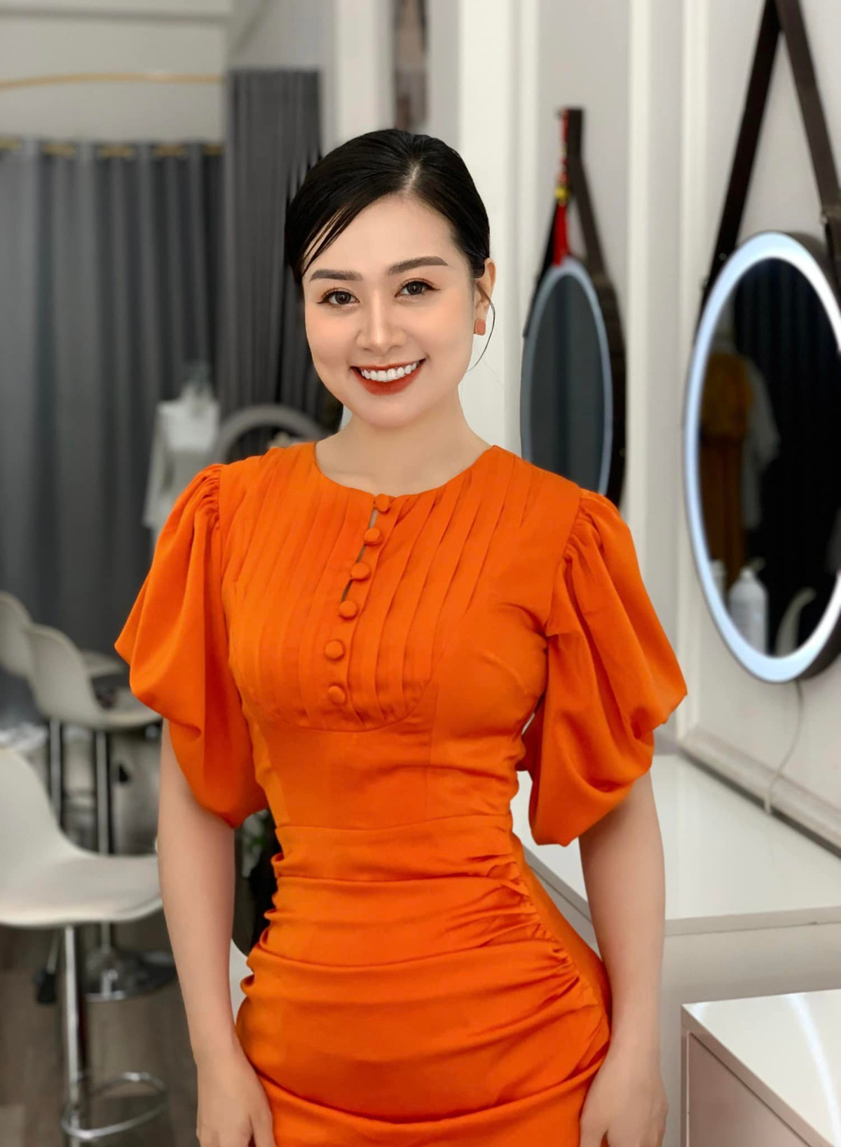 Không chỉ sở hữu nhan sắc "đỉnh cao", nữ giảng viên xứ Nghệ còn khiến nhiều người ngưỡng mộ bởi những thành tích nổi bật của mình.