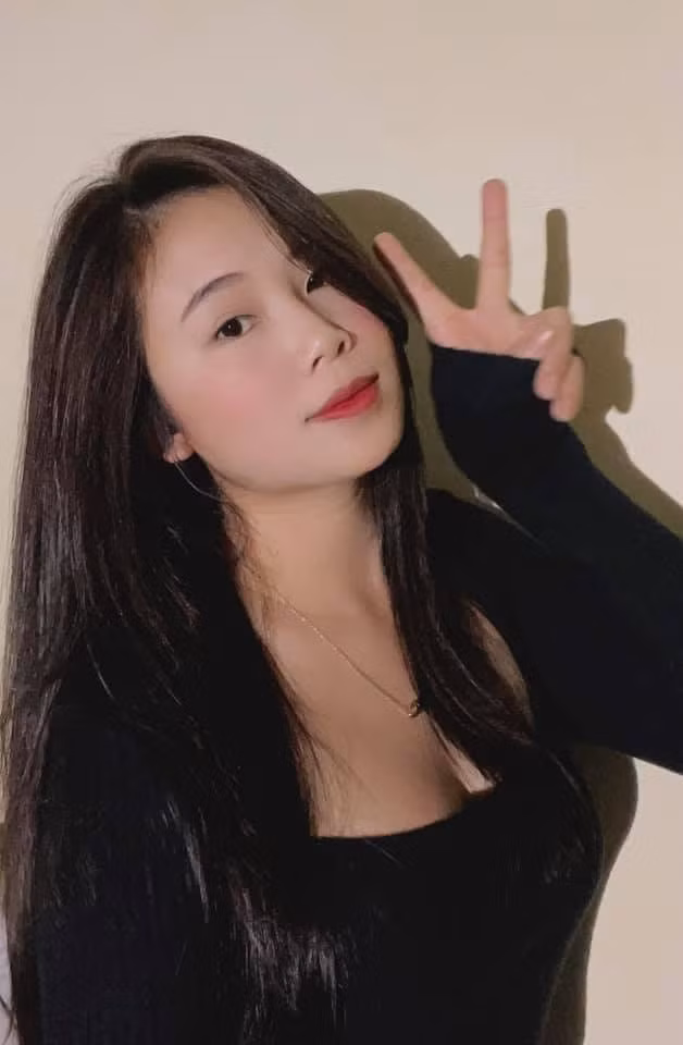 Hình ảnh xinh đẹp, rạng rỡ hiếm thấy của bạn gái Đình Trọng trên mạng xã hội. Ảnh: FBNV