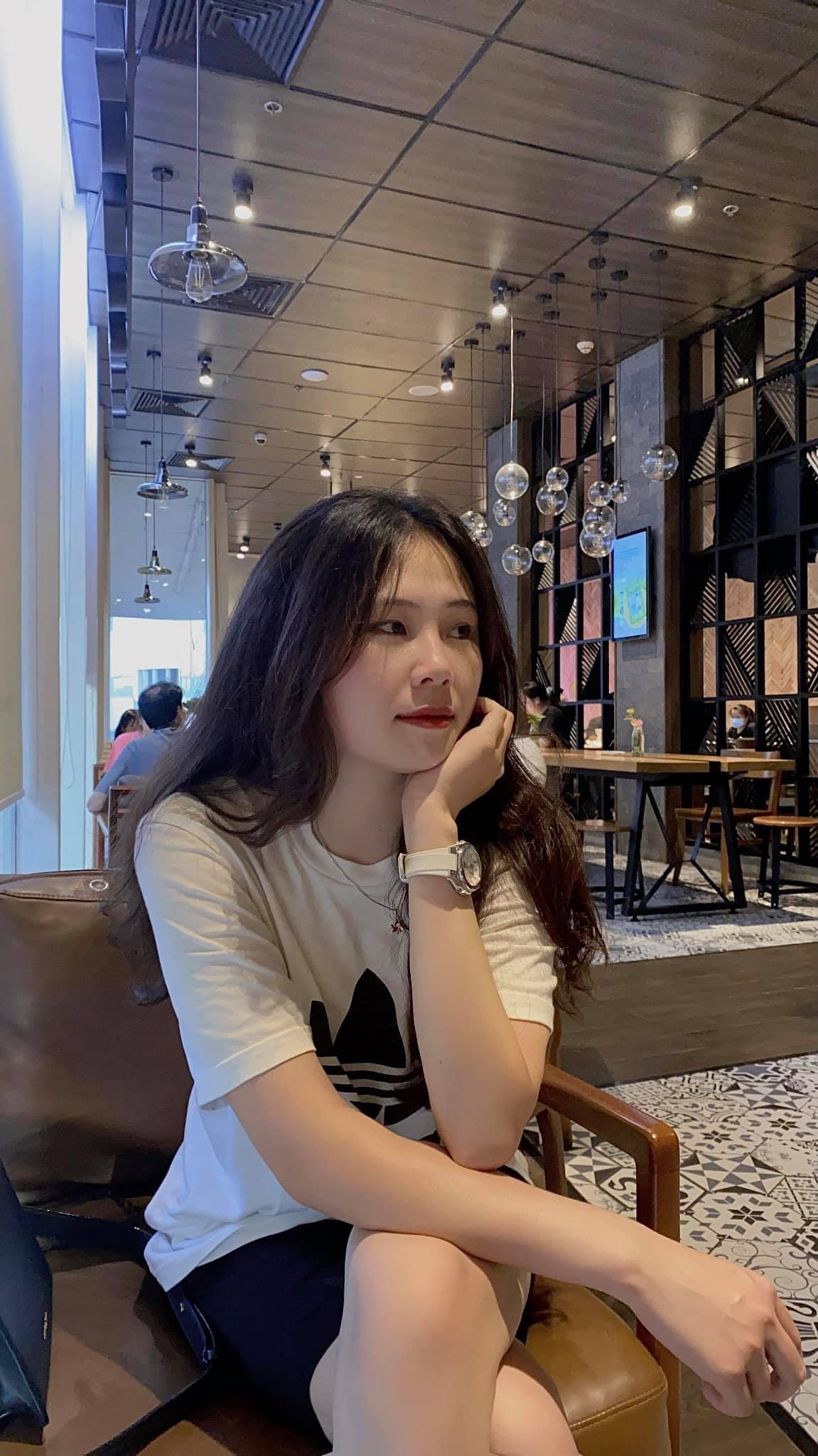 Trang Heo có phong cách ăn mặc giản dị, nữ tính. Cô ít khi diện trên mình những hàng hiệu hay phong cách gợi cảm.