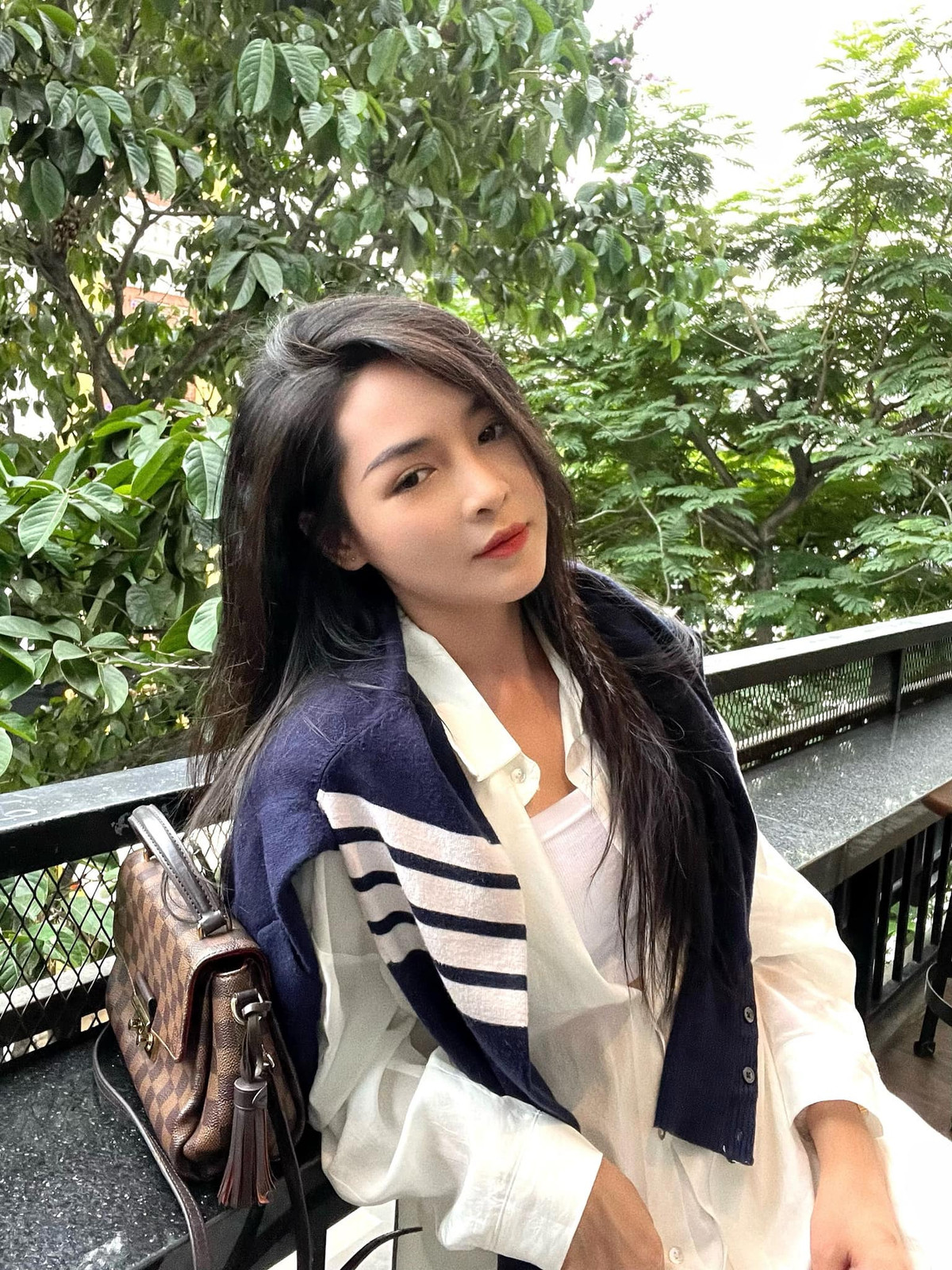 Người đẹp đến từ Nam Định hiện đã tự tin với vẻ ngoài của mình sau khi phẫu thuật thẩm mỹ.