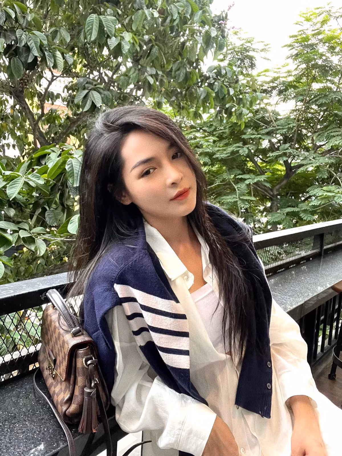 Người đẹp đến từ Nam Định hiện đã tự tin với vẻ ngoài của mình sau khi phẫu thuật thẩm mỹ.