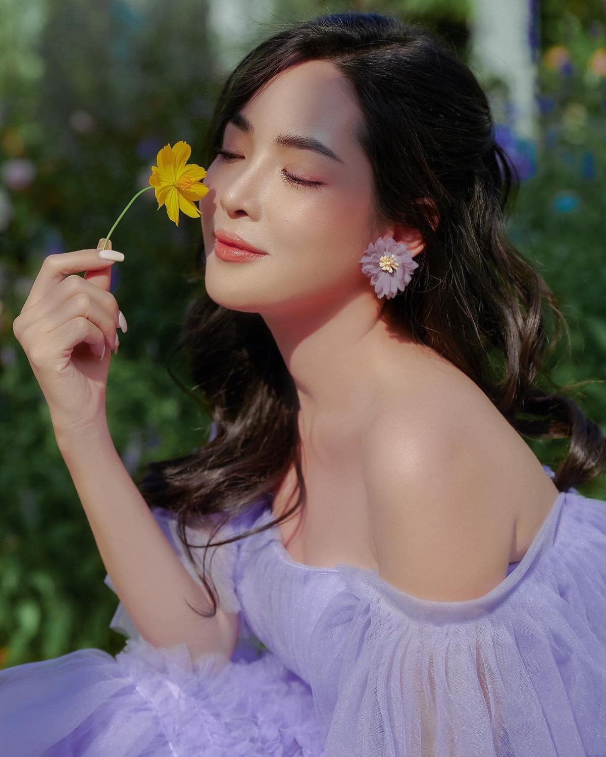 Được biết hiện Thanh Quỳnh là quản lý tại thẩm mỹ viện - nơi đã giúp cô thay đổi diện mạo, đồng thời tiếp tục theo đuổi đam mê với ngành thiết kế thời trang. Ảnh: FBNV