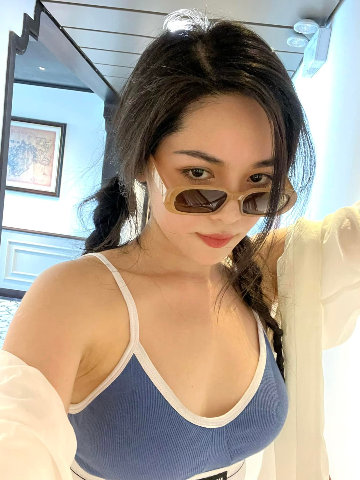 Sau 7 năm “lột xác”, hiện tại "hot girl dao kéo" này được biết đến như một nhân vật có tiếng trong cộng đồng mạng, tham gia làm mẫu ảnh, kinh doanh…