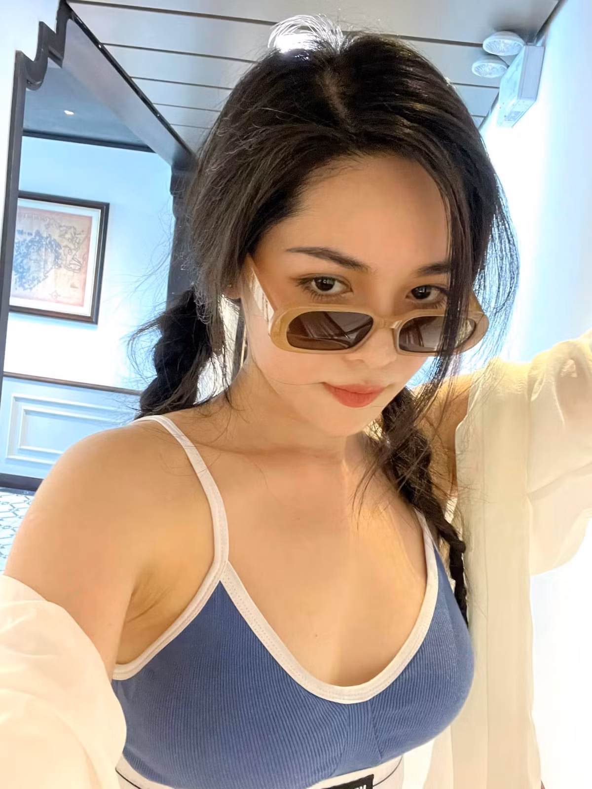 Sau 7 năm “lột xác”, hiện tại "hot girl dao kéo" này được biết đến như một nhân vật có tiếng trong cộng đồng mạng, tham gia làm mẫu ảnh, kinh doanh…