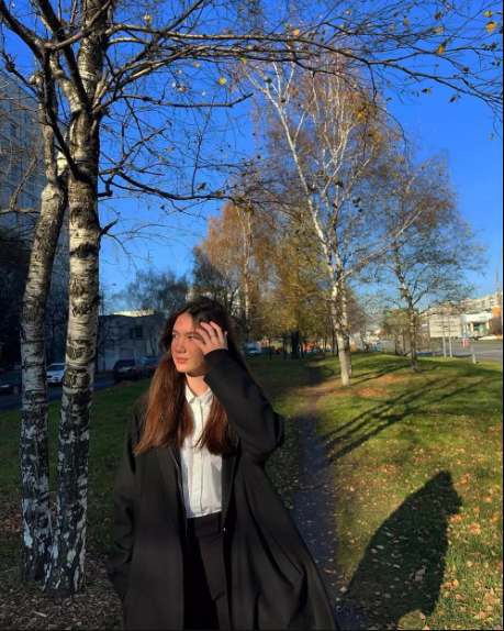 Đặng Thanh Giang được gia đình định hướng theo nghiệp múa. Bước vào tuổi 15, cô bạn sở hữu chiều cao nổi bật.