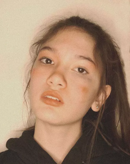 Nếu anh trai Đặng Văn Lâm theo nghiệp bóng đá, cô em gái này lại theo nghiệp múa giống bố và chị họ - diễn viên múa Linh Nga