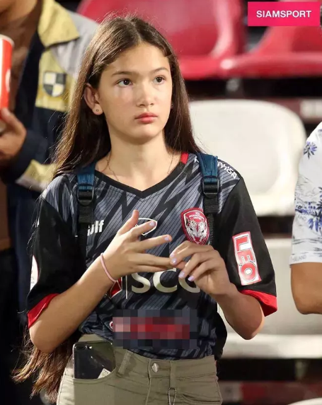 Trong nhiều khung hình dù không trang điểm hoặc trang điểm nhẹ nhàng nhưng nhan sắc của Thanh Giang đúng là "không phải dạng vừa đâu".