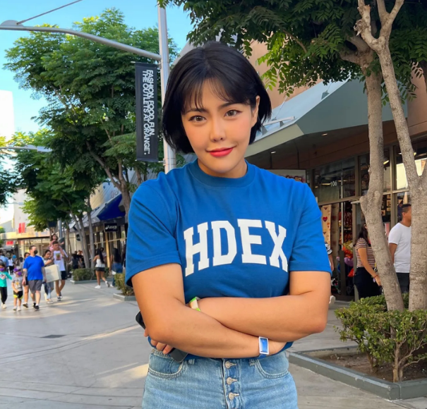 Nhìn vào video và những bức hình do cô đăng tải có thể thấy, nữ YouTuber đã lấy lại được vóc dáng thon gọn.