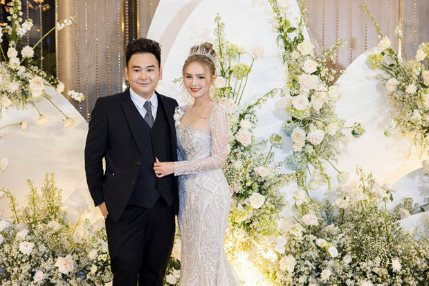 Từ khi cặp đôi mới trong giai đoạn tìm hiểu nhau đến khi thành vợ chồng, những lời ra tiếng vào vẫn chưa có dấu hiệu dừng lại.