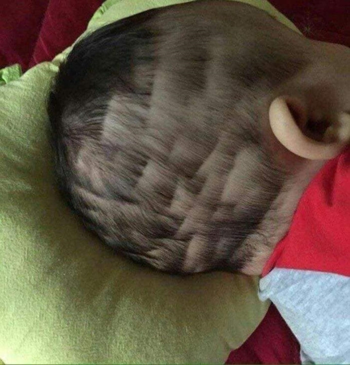 Thay vì ra salon thì nhiều người đã lựa chọn tự cắt tóc tại nhà, một là vì tiện, đỡ mất thời gian, hai là đỡ được một phần chi phí cho khoản làm đẹp.