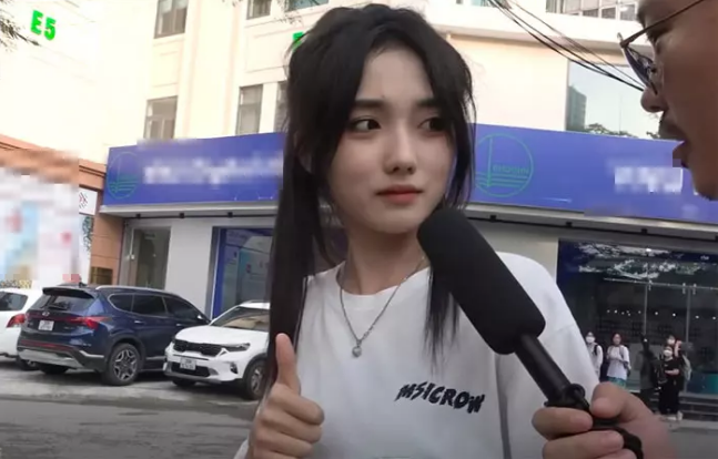 Điều để lại ấn tượng sâu sắc cho người xem chính là vẻ ngoài xinh đẹp của cô gái tên Hoài Thu này.