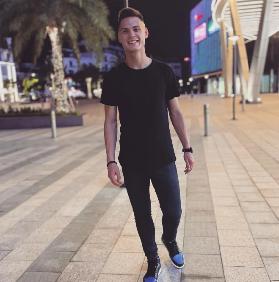 Có thể nói sau Đặng Văn Lâm, Adriano Schmidt chính là chàng cầu thủ Việt kiều vừa sở hữu chiều cao nổi bật lại có gương mặt điển trai.