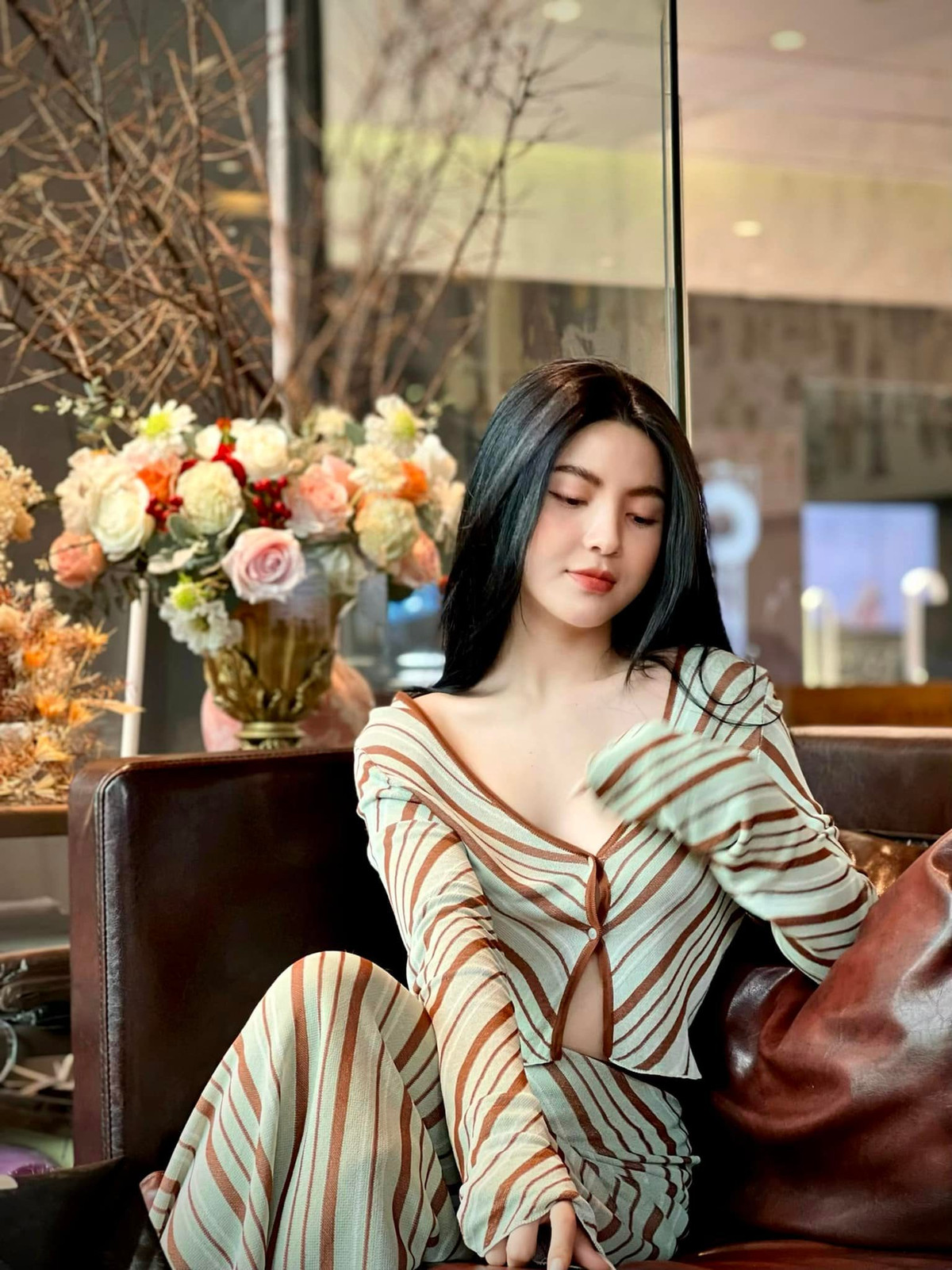 Dù hơn Quang Hải ba tuổi, Thanh Huyền vẫn được đánh giá là xứng đôi với tiền vệ CLB Hà Nội nhờ diện mạo trẻ trung, năng động.