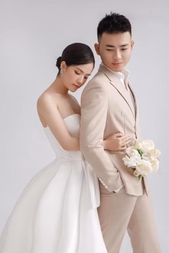 Ngay sau khi đám cưới kết thúc, bạn gái cũ Quang Hải đã nhanh chóng khai trương tiệm nail mới tại TP HCM.