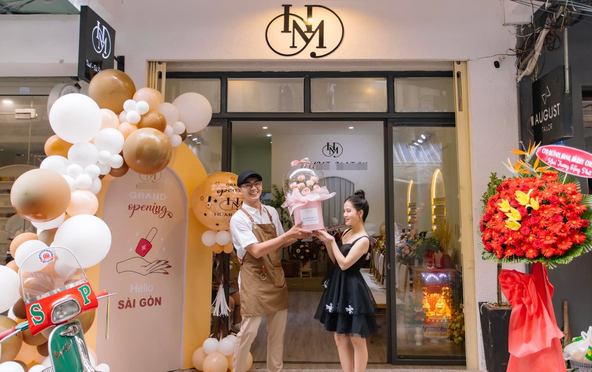 Huyền My được biết đến khi hẹn hò Quang Hải, nhưng sau đó cả hai đã chia tay. Một thời gian sau, cô và diễn viên Nguyễn Anh Tú đã tìm hiểu và tiến xa hơn.