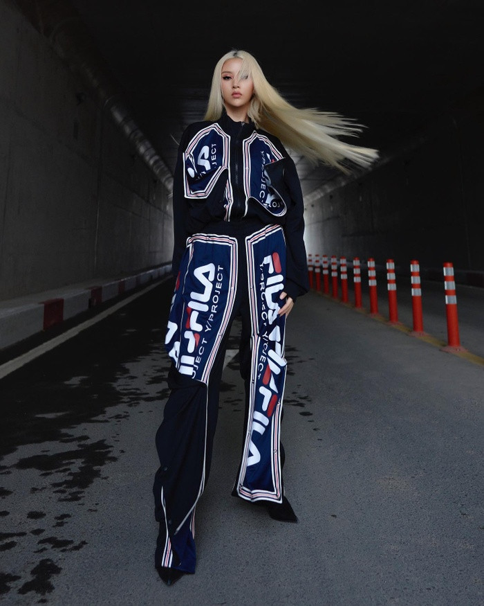 Trong lĩnh vực nghệ thuật, Quỳnh Anh Shyn hiện đang là cái tên thành công nhất trong bộ ba này. Cô nàng hiện đang hoạt động trong làng giải trí với vai trò một Fashionista, có ảnh hưởng lớn trong lĩnh vực thời trang nước nhà.