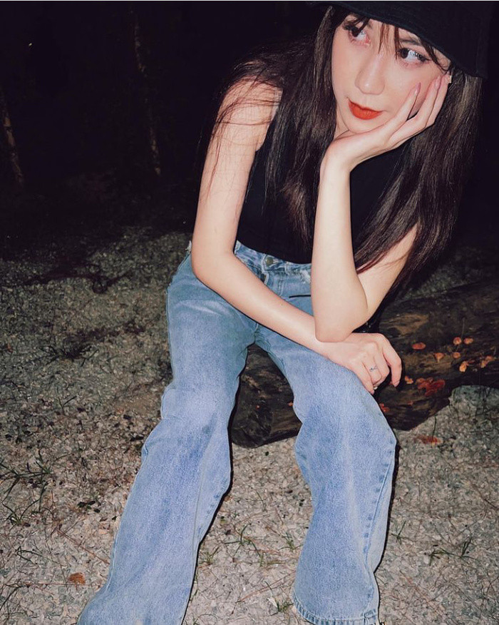 Trong suốt 8 năm dài ở ẩn, cô mở một shop quần áo nữ và trở thành cổ đông của một quán cà phê tại quê nhà.