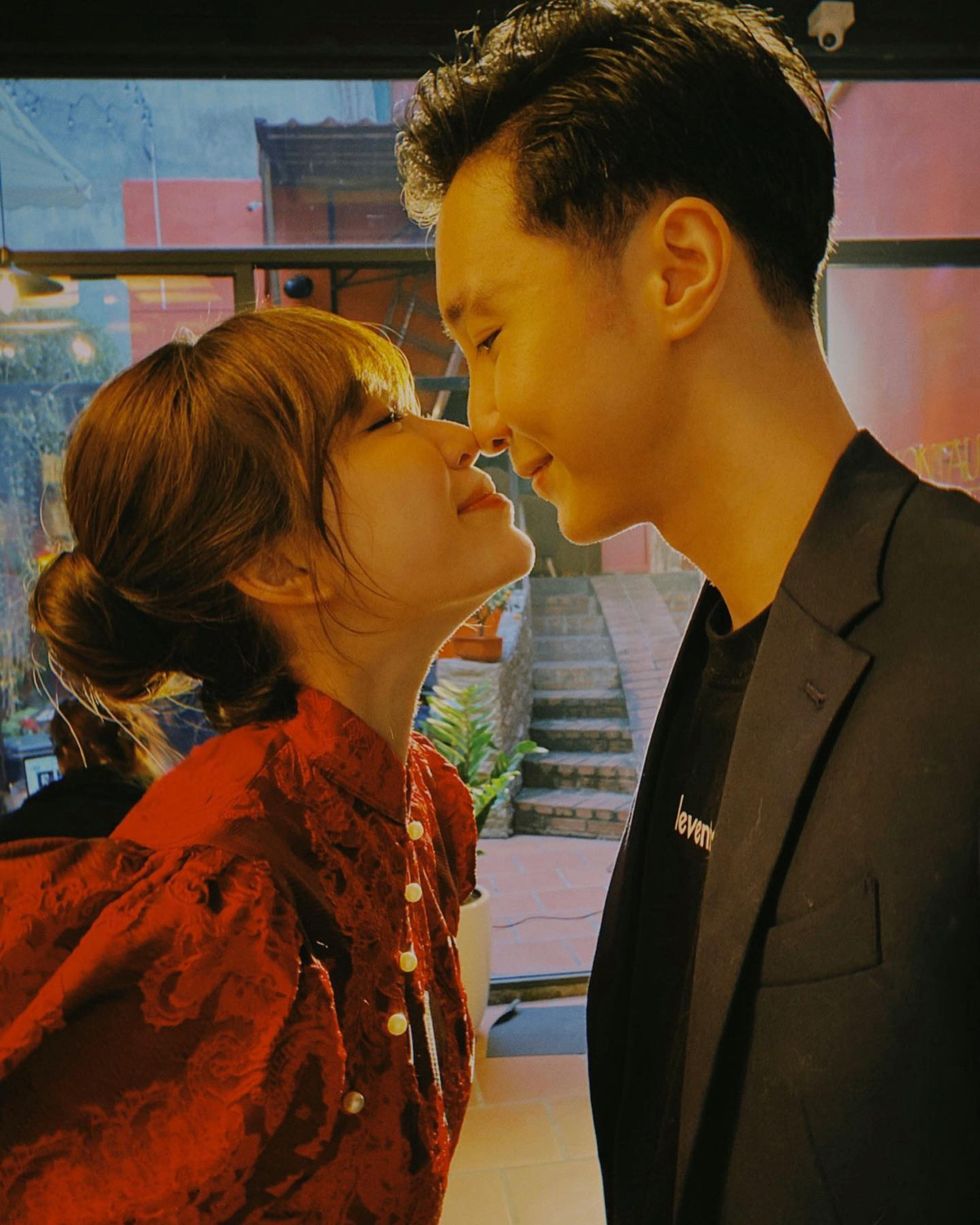 Từng trải qua nhiều mối tình khác nhau, Mẫn Tiên đã tìm được cho mình bến đỗ mới. Theo đó, cô đang sống hạnh phúc cùng vị hôn phu Key của nhóm nhạc Monstar.