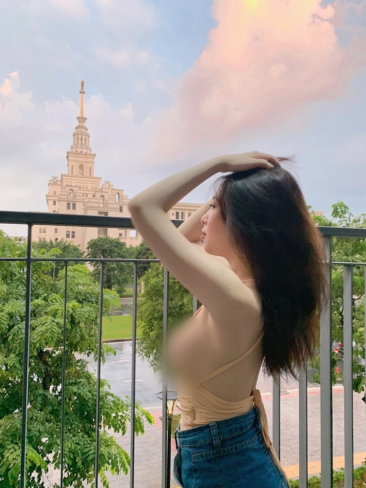 Được biết, Trang Phạm mở một shop thời trang online.