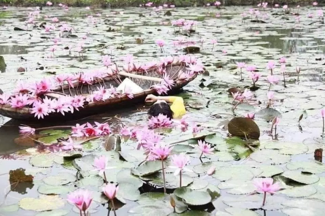 Pha cứu thua cần thực hiện ngay lập tức trước khi cô gái...chìm nghỉm và lặn mất tăm.