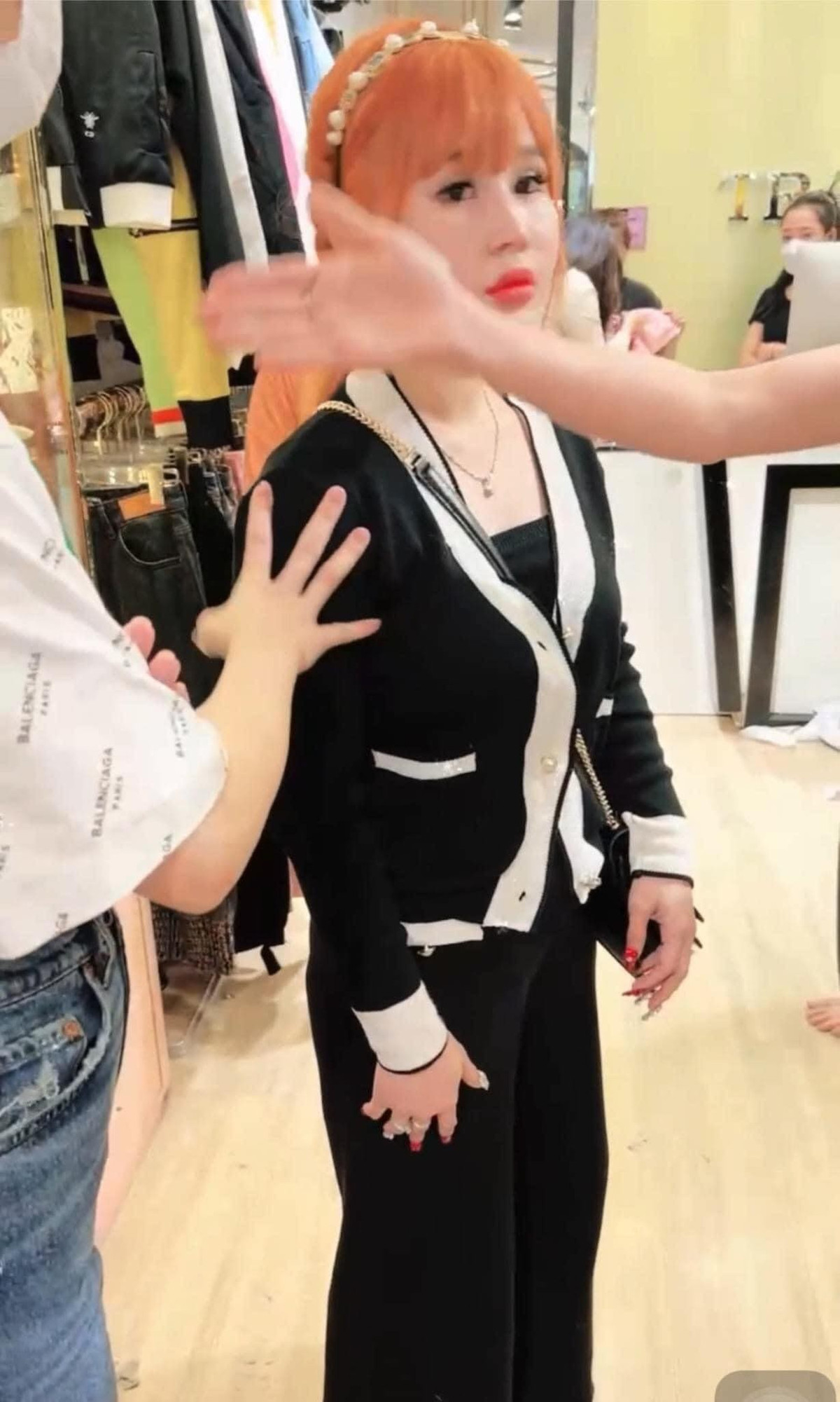 Cuộc xô xát giữa 2 chủ shop thời trang Trang Nemo và Trần My là chủ đề từng khiến cộng đồng mạng không ngừng xôn xao bàn tán.