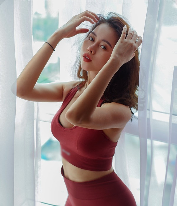 Theo dõi trang cá nhân của Việt Phương Thoa thời gian gần đây, netizen không thể phủ nhận sự thăng hạng trong nhan sắc cũng như phong cách thời trang của cô.