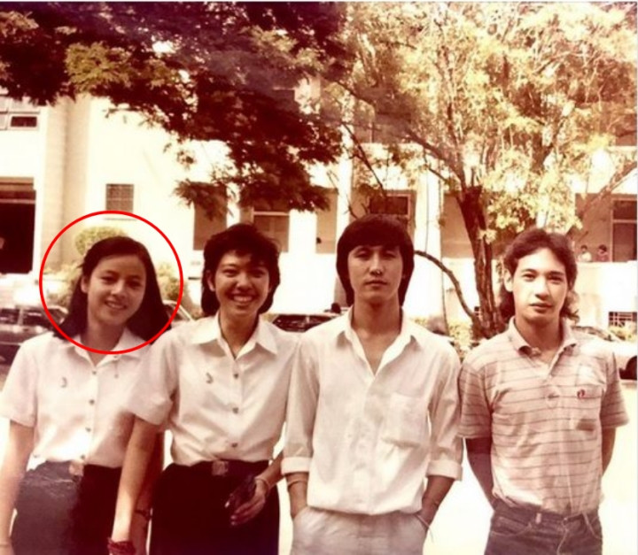 Khi Madam Pang năm 22 tuổi, bà vừa tốt nghiệp cử nhân Đại học Chulalongkorn và chuẩn bị du học Hoa Kỳ. Bà đã xuất hiện trong một bài phỏng vấn của Tạp chí Phụ nữ vào tháng 8 năm 1988.